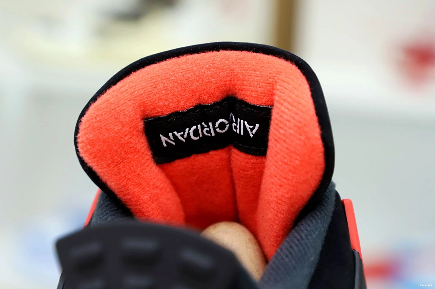 RETRO THUNDER' AIR JORDAN 4 'RED 1224